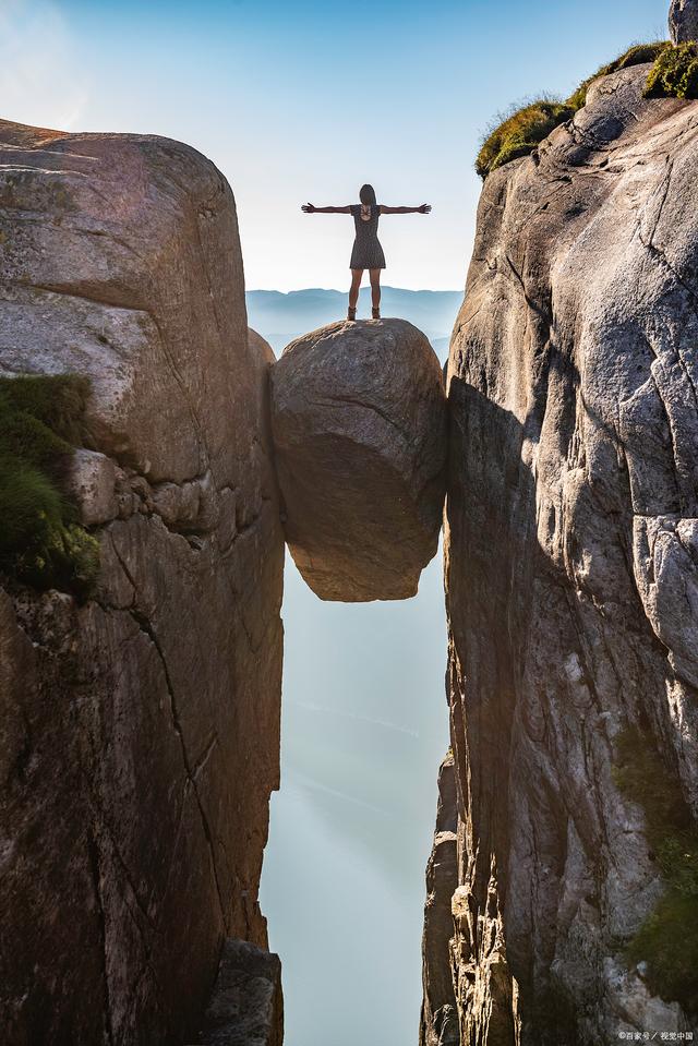 关于“悬崖飞跃：险境中的极速腾空”的信息