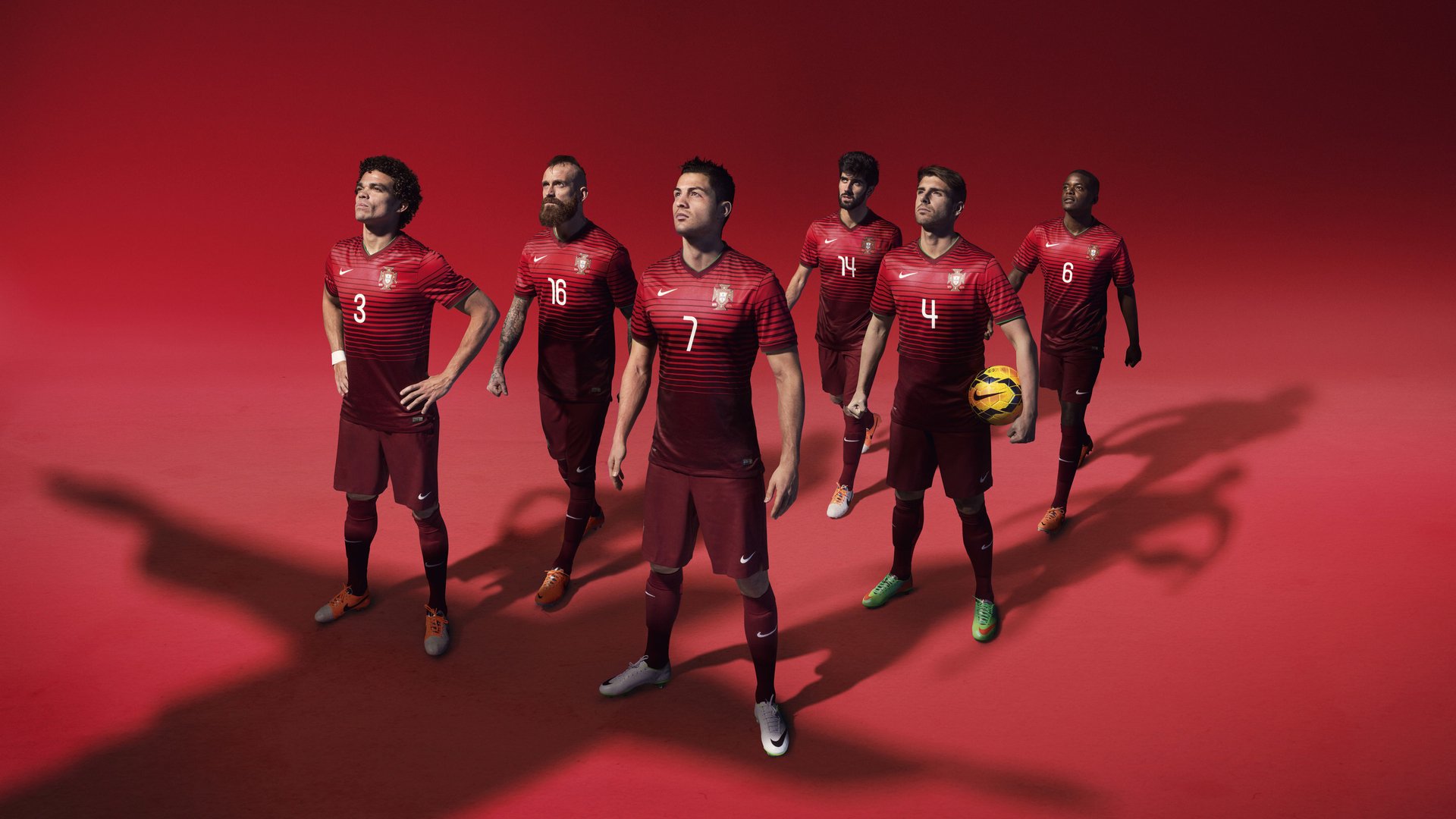 训练秘籍：明星球员的日常训练场景曝光，足球明星训练