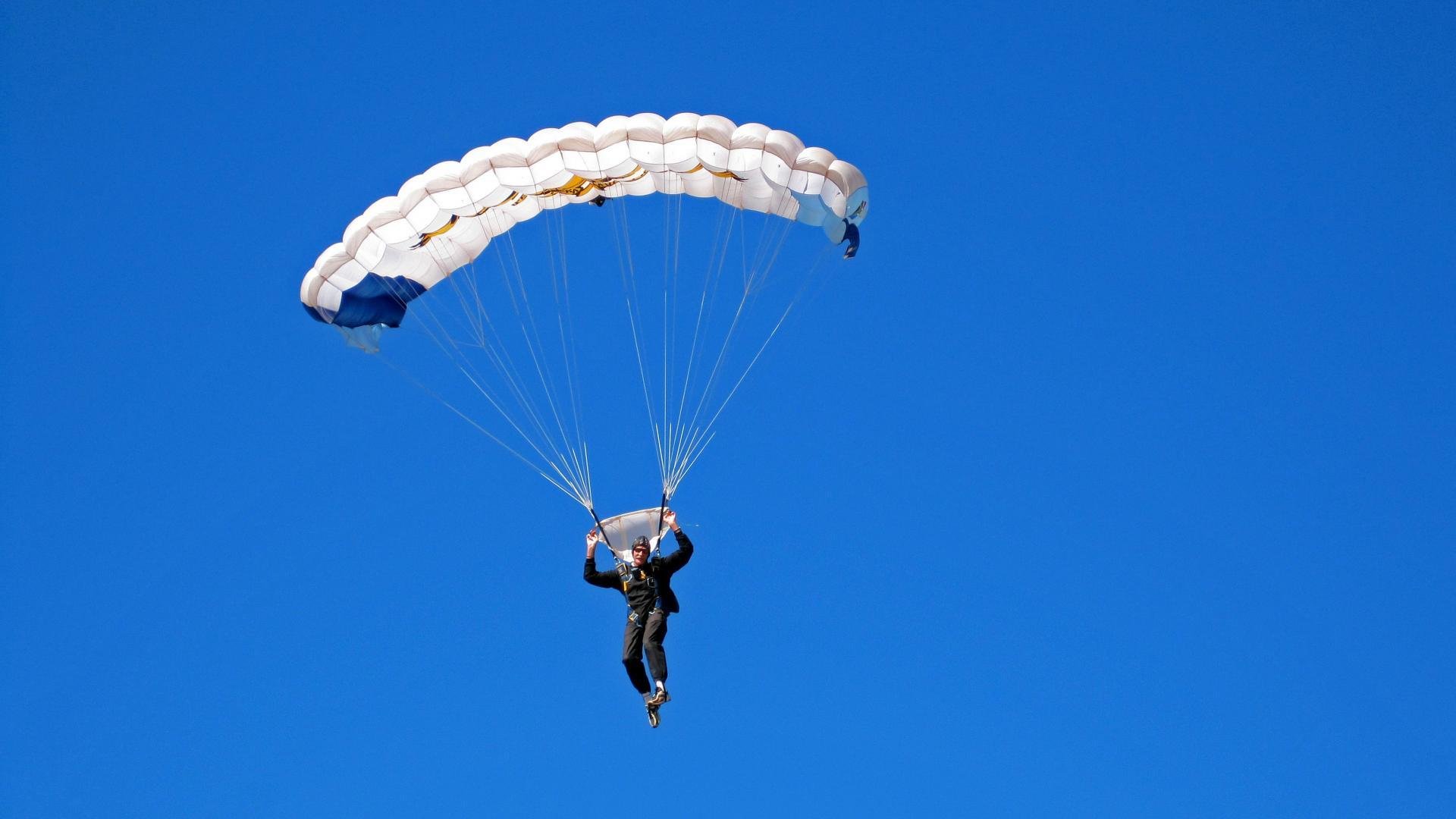户外极速飞盘比赛，速度与技巧的碰撞，竞速飞盘